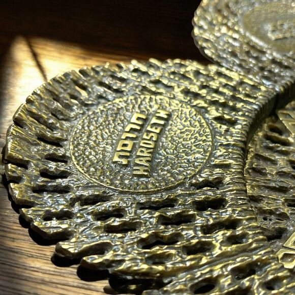 Vtg. MCM K’arah Brutalist Brass Seder Plate Passover Hen Holon Israel Marked - Picture 8 of 16